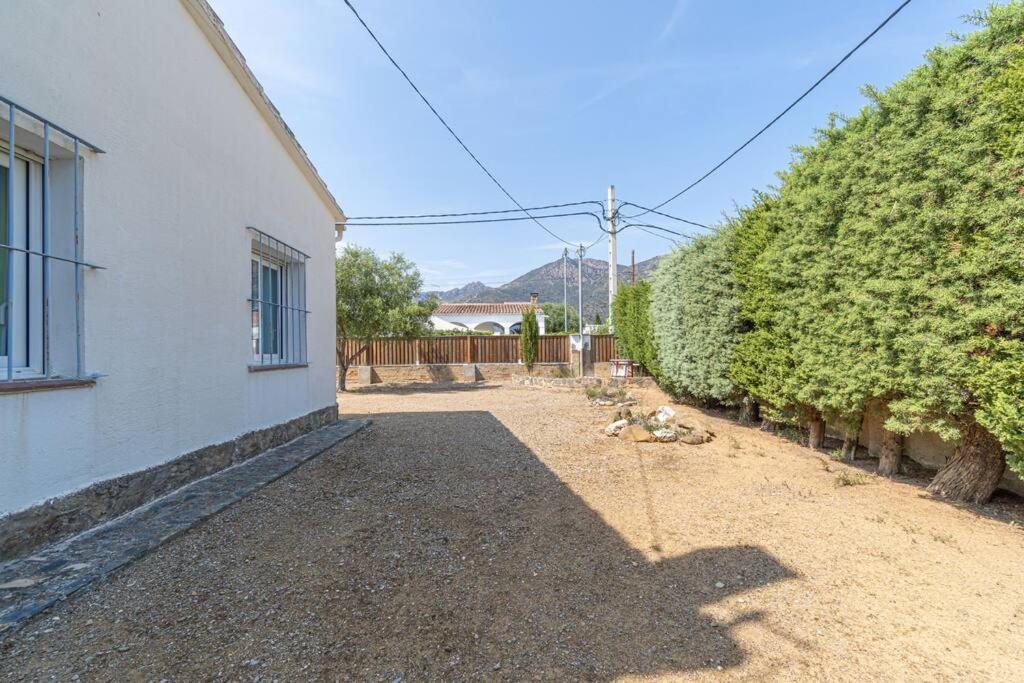 Вилла Mb1-House With Big Garden ,Swimming-Pool, & Barbacue In Росас Экстерьер фото